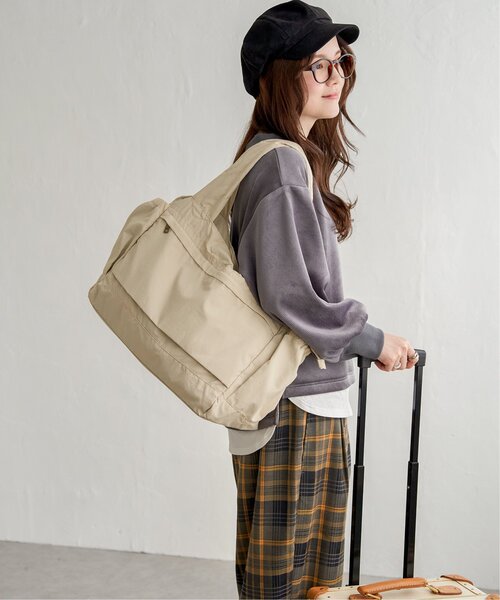 LBC(エルビーシー)の「撥水ワッシャーキャリーオンボストンバッグ(ボストンバッグ・レディース・チャコール/ベージュ/グリーン/モカ・FREE)」の10枚目の写真