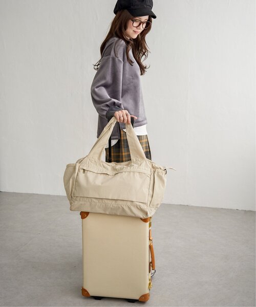 LBC(エルビーシー)の「撥水ワッシャーキャリーオンボストンバッグ(ボストンバッグ・レディース・チャコール/ベージュ/グリーン/モカ・FREE)」の11枚目の写真