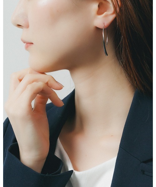 Shaesby カーブデザイン ピアス(両耳用) セール】カーブデザインシンプルチタンピアス（ピアス（両耳用