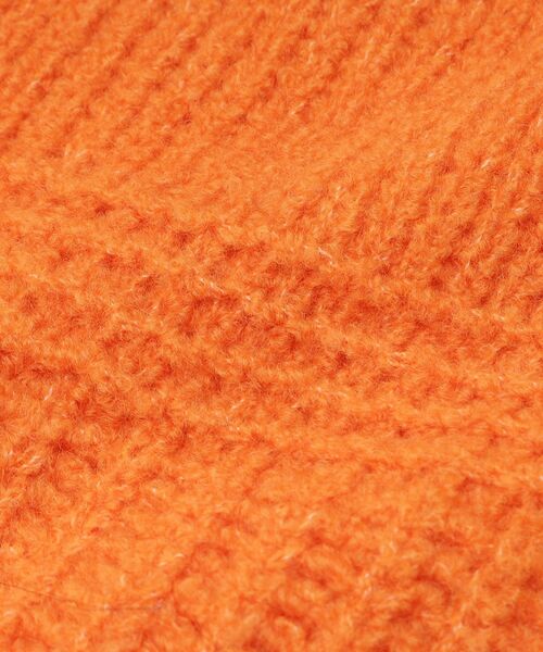 INDIVI（インディヴィ）の「◆【ウール混／ブークレ】ループヤーン ニットマフラー（ストール/ショール・レディース・ブラウン系その他/オフホワイト/ライトオレンジ系・00）」の5枚目の写真