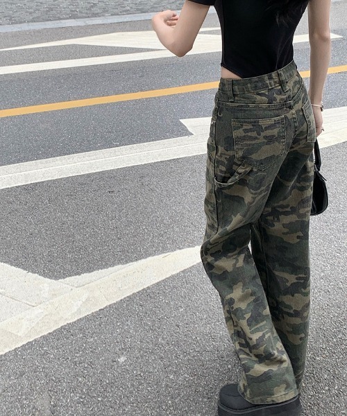 Ritzy(リッツィー)の「アニマル迷彩柄 ワイドストレートパンツ(その他パンツ・レディース・アニマル・L/M/XL/S)」の3枚目の写真