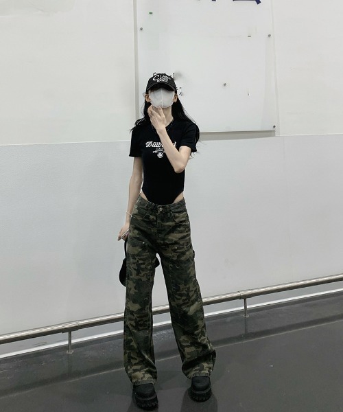 Ritzy(リッツィー)の「アニマル迷彩柄 ワイドストレートパンツ(その他パンツ・レディース・アニマル・L/M/XL/S)」の5枚目の写真