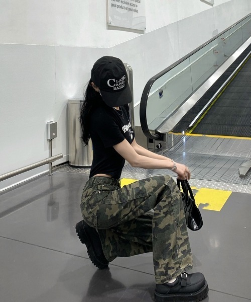 Ritzy(リッツィー)の「アニマル迷彩柄 ワイドストレートパンツ(その他パンツ・レディース・アニマル・L/M/XL/S)」の6枚目の写真