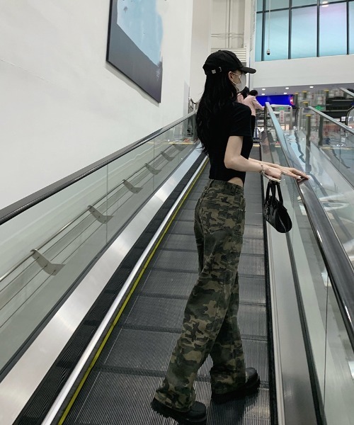 Ritzy(リッツィー)の「アニマル迷彩柄 ワイドストレートパンツ(その他パンツ・レディース・アニマル・L/M/XL/S)」の12枚目の写真