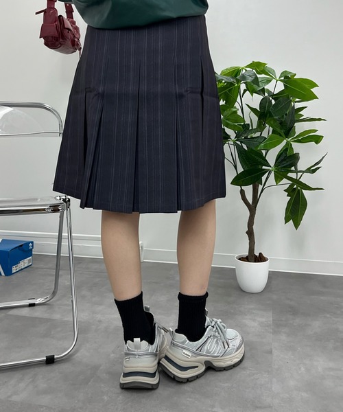 MEMECLE(メメクル)の「【 MEMECLE / メメクル 】ストライプ ミドル プリーツスカート(スカート・レディース・グレー・M/L/S)」の8枚目の写真
