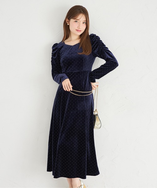 tocco closet(トッコ クローゼット)の「ストーン付きパワーショルダーカットベロアワンピース(ワンピース・レディース・ボルドー/ブラック/ネイビー・M)」の2枚目の写真