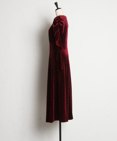 tocco closet(トッコ クローゼット)の「ストーン付きパワーショルダーカットベロアワンピース(ワンピース・レディース・ボルドー/ブラック/ネイビー・M)」の11枚目の写真