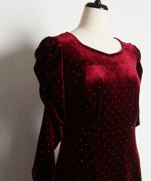 tocco closet(トッコ クローゼット)の「ストーン付きパワーショルダーカットベロアワンピース(ワンピース・レディース・ボルドー/ブラック/ネイビー・M)」の7枚目の写真