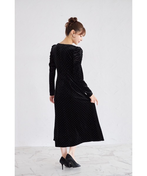 tocco closet(トッコ クローゼット)の「ストーン付きパワーショルダーカットベロアワンピース(ワンピース・レディース・ボルドー/ブラック/ネイビー・M)」の18枚目の写真