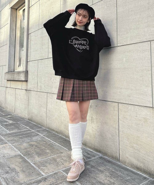 F i.n.t(フィント)の「ステッチハートロゴ刺繍スウェット/fint フィント(スウェット・レディース・レッド/ブラック/グリーン・FREE)」の4枚目の写真