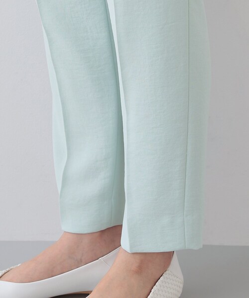 INDIVI(インディヴィ)の「【着る日傘/遮熱/UVケア】タックテーパードパンツ(スーツパンツ・レディース・ライトグリーン/ピンク/ネイビー/ブラック・40/38/36/15 /13/05/19)」の13枚目の写真