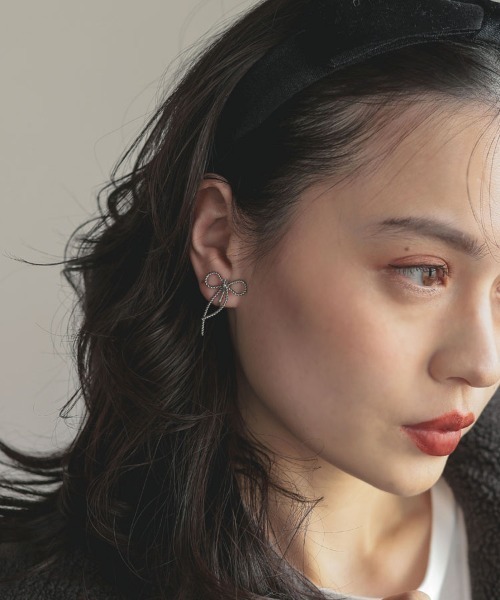 at.(アット)の「【at.】リボンイヤリング(イヤリング・レディース・シルバー/ゴールド・ONE)」の1枚目の写真