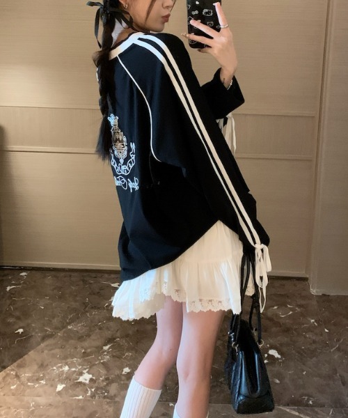Per sist ence（パーシエンス）の「袖テープライン＆リボン/Vネックジャージプルオーバー（ジャージ・レディース・ブラック/ホワイト・LARGE/MEDIUM）」の4枚目の写真