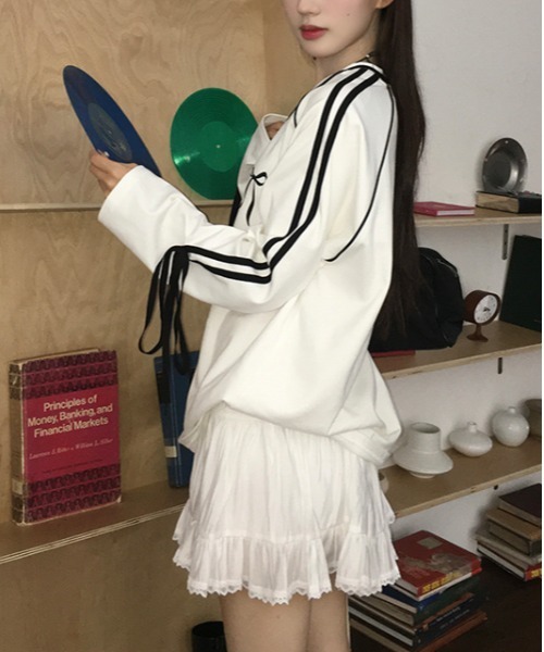 Per sist ence（パーシエンス）の「袖テープライン＆リボン/Vネックジャージプルオーバー（ジャージ・レディース・ブラック/ホワイト・LARGE/MEDIUM）」の5枚目の写真