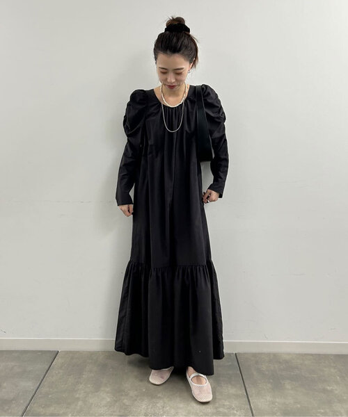 SHENERY(シーナリー)の「《1枚で様になる》《シワになりにくい》ギャザーショルダーマキシドレス(ワンピース・レディース・ブラウン/アイボリー/ブラック・36/38)」の16枚目の写真
