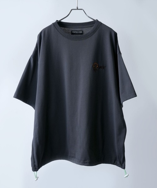 Starting Over（スターティングオーバー）の「【Starting Over/スターティングオーバー】ONE POINT LOGO EMBROIDERY DRAW CODE T-SHIRT / ワンポイント ロゴ刺繍 ドローコード デザイン 半袖 Tシャツ（Tシャツ/カットソー・メンズ・ホワイト系その他3/ホワイト系その他/ホワイト系その他2/ブラック系その他/チャコールグレー/ホワイト/ブラック系その他2/グレー系その他/ブラック/ブラック系その他6/ホワイト系その他7/ホワイト系その他6/ホワイト系その他5/ブラック系その他4/ブラック系その他7/ネイビー/ブラック系その他5/ブラック系その他3/ホワイト系その他4/ピンク/ピンク系その他・M/L）」の18枚目の写真