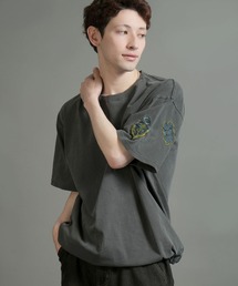 Starting Over（スターティングオーバー）の「【Starting Over/スターティングオーバー】ONE POINT LOGO EMBROIDERY DRAW CODE T-SHIRT / ワンポイント ロゴ刺繍 ドローコード デザイン 半袖 Tシャツ（Tシャツ/カットソー）」