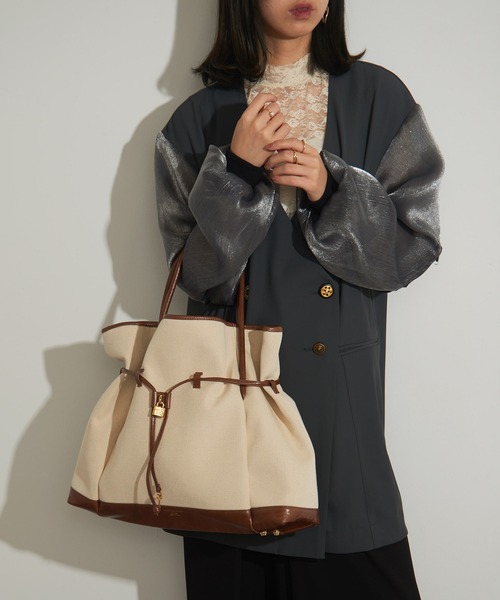 CHRISTIAN VILLA(クリスチャンヴィラ)の「【CHRISTIAN VILLA】キャンバス×レザーコンビトートバッグ PC A4収納可能 通勤 通学 ビジネスバッグ ATHENE 6240(トートバッグ・レディース・ブラック/アイボリー・FREE)」の4枚目の写真