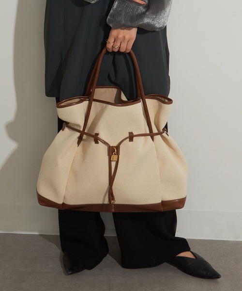 CHRISTIAN VILLA(クリスチャンヴィラ)の「【CHRISTIAN VILLA】キャンバス×レザーコンビトートバッグ PC A4収納可能 通勤 通学 ビジネスバッグ ATHENE 6240(トートバッグ・レディース・ブラック/アイボリー・FREE)」の7枚目の写真