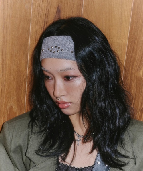 DTYYPE（ドタイプ）の「スタッズ付きヘアバンド（ヘアバンド・レディース・グレー/ブラック・FREE）」の16枚目の写真