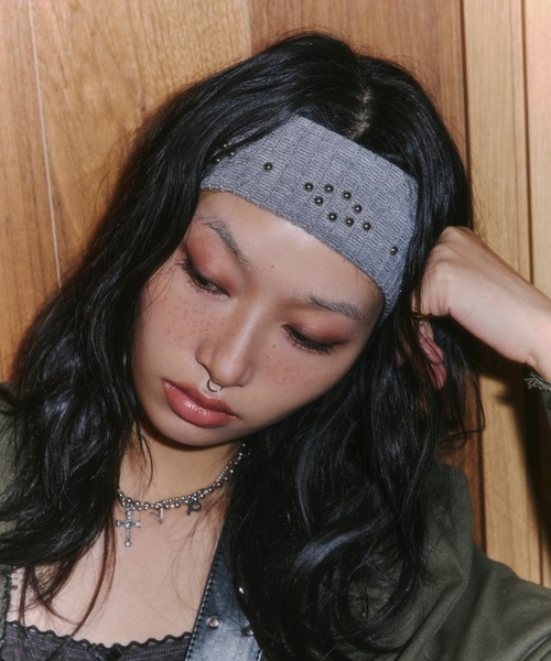 DTYYPE（ドタイプ）の「スタッズ付きヘアバンド（ヘアバンド・レディース・グレー/ブラック・FREE）」の14枚目の写真