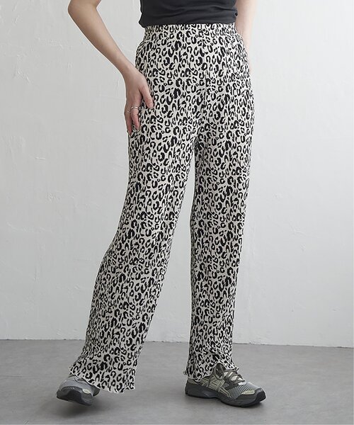 VENCEEXCHANGE(ヴァンスエクスチェンジ)の「スムースプリーツパンツ(その他パンツ・レディース・ブラック/グレー/オフホワイト/その他2/ドット/その他1/ネイビー/アイボリー/ブラウン系・FREE)」の2枚目の写真