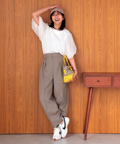 Jines(ジネス)の「ナチュラルカービータックパンツ(その他パンツ・レディース・ベージュ/ネイビー/ブラウン・38)」の4枚目の写真