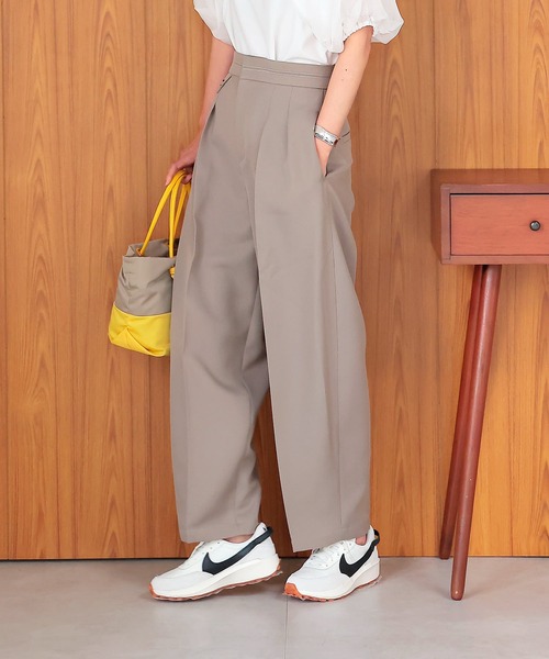 Jines(ジネス)の「ナチュラルカービータックパンツ(その他パンツ・レディース・ベージュ/ネイビー/ブラウン・38)」の7枚目の写真