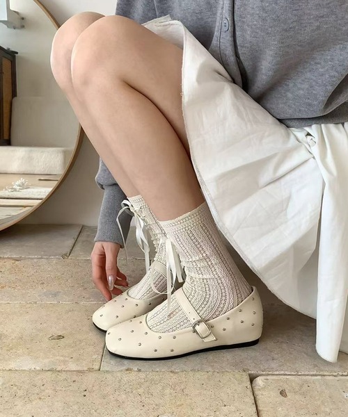 Nia（ニア）の「Nia(ニア)/スタッズドット　メリージェーンシューズ（バレエシューズ・レディース・アイボリー/ブラック/レッド・36/38/40）」の2枚目の写真