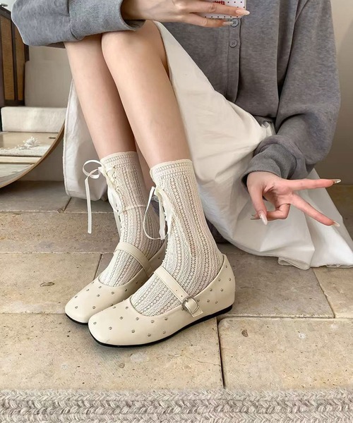 Nia（ニア）の「Nia(ニア)/スタッズドット　メリージェーンシューズ（バレエシューズ・レディース・アイボリー/ブラック/レッド・36/38/40）」の4枚目の写真