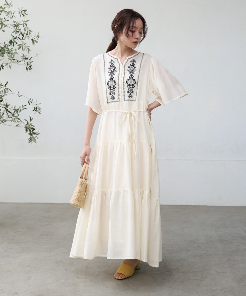 Bab(バブ)の「【S・Mサイズ展開】袖フレアーティアード刺繍ワンピース(ワンピース・レディース・ベージュ/ブラック/アイボリー・M/S)」の6枚目の写真