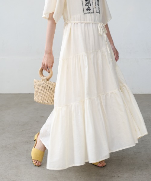 Bab(バブ)の「【S・Mサイズ展開】袖フレアーティアード刺繍ワンピース(ワンピース・レディース・ベージュ/ブラック/アイボリー・M/S)」の8枚目の写真