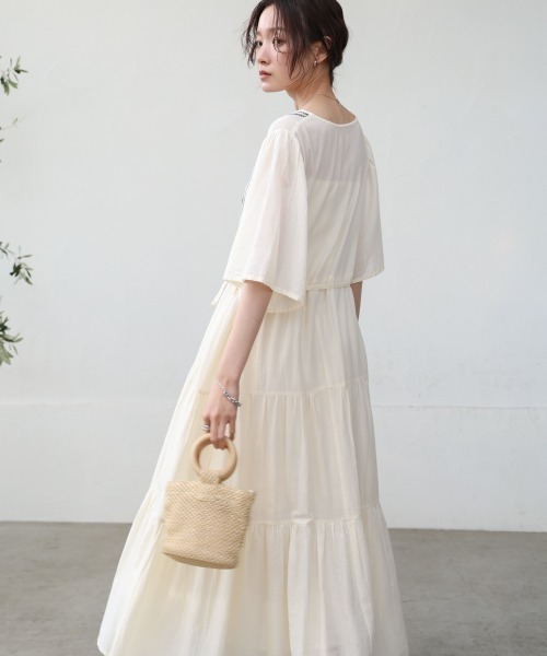 Bab(バブ)の「【S・Mサイズ展開】袖フレアーティアード刺繍ワンピース(ワンピース・レディース・ベージュ/ブラック/アイボリー・M/S)」の11枚目の写真