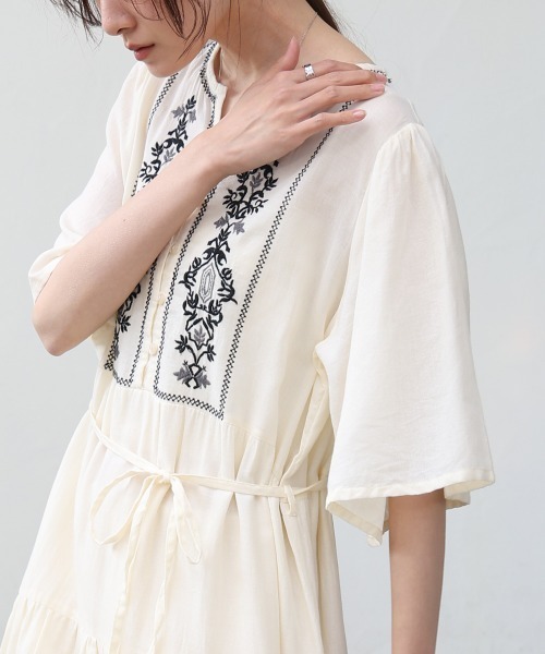 Bab(バブ)の「【S・Mサイズ展開】袖フレアーティアード刺繍ワンピース(ワンピース・レディース・ベージュ/ブラック/アイボリー・M/S)」の14枚目の写真