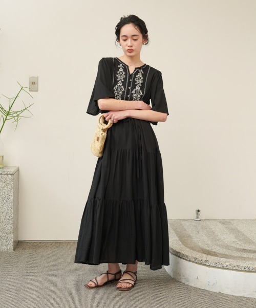 Bab(バブ)の「【S・Mサイズ展開】袖フレアーティアード刺繍ワンピース(ワンピース・レディース・ベージュ/ブラック/アイボリー・M/S)」の15枚目の写真