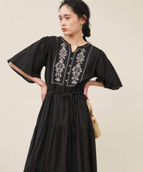 Bab(バブ)の「【S・Mサイズ展開】袖フレアーティアード刺繍ワンピース(ワンピース・レディース・ベージュ/ブラック/アイボリー・M/S)」の16枚目の写真