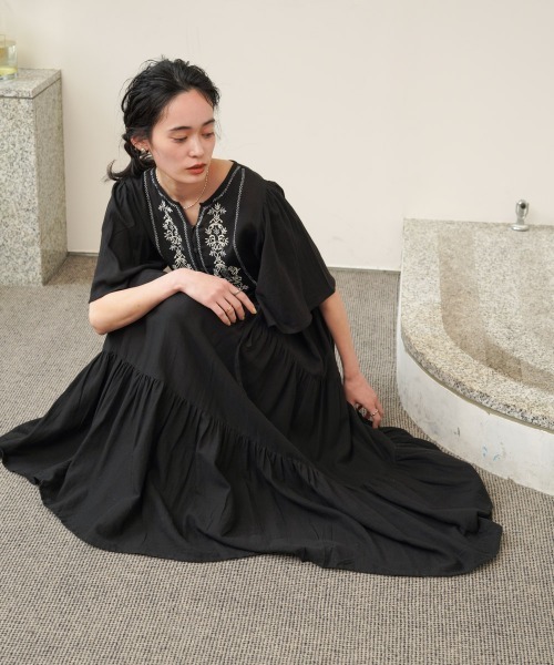 Bab(バブ)の「【S・Mサイズ展開】袖フレアーティアード刺繍ワンピース(ワンピース・レディース・ベージュ/ブラック/アイボリー・M/S)」の20枚目の写真
