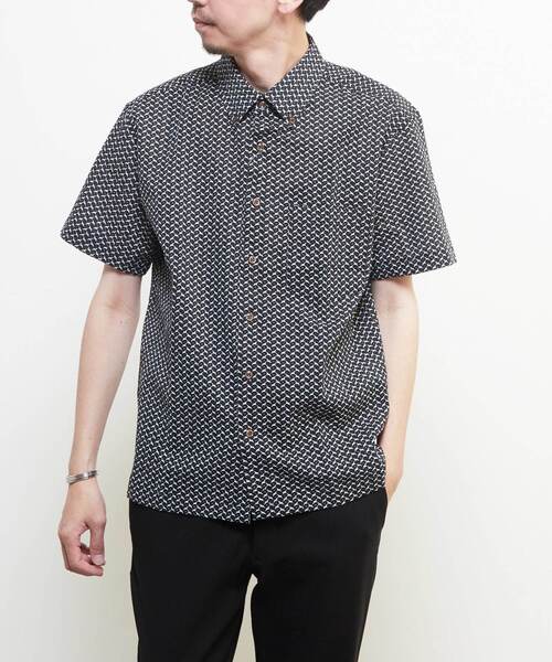 MEN'S MELROSE(メンズメルローズ)の「《限定展開》オキナワシャツ | ワッフルサッカー(シャツ/ブラウス・メンズ・ホワイト/ブラック/ネイビー/ホワイト系その他/ブルー系その他/グレイッシュベージュ・5/7/6/3/4)」の3枚目の写真