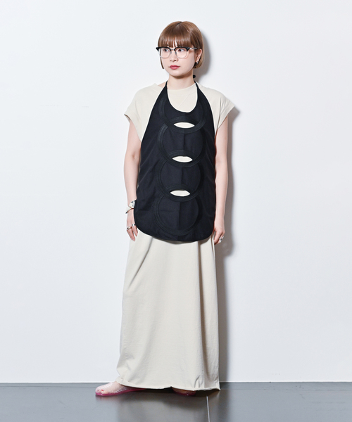CITYSHOP(シティーショップ)の「CUT DRESS with SCARF:ワンピース(ワンピース・レディース・ブラック/チャコールグレー/レッド/ベージュ・36/38)」の10枚目の写真