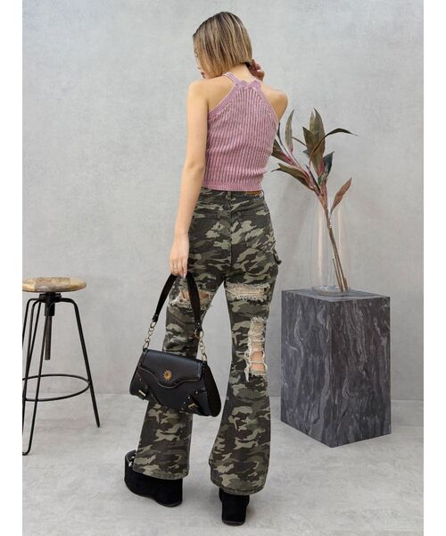 EVRIS（エヴリス）の「Eモチーフピグメントチョーカーベアニットトップス（ニット/セーター・レディース・ブラウン/ピンク/ブラック・FREE）」の8枚目の写真