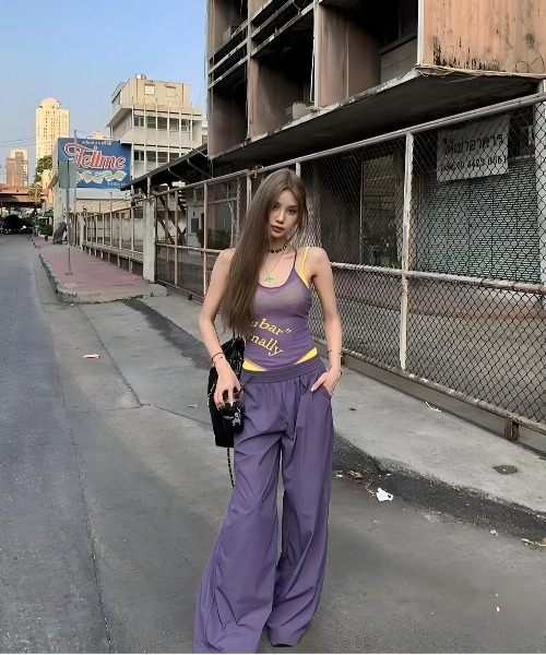 FREE STYLISTS(フリー スタイリスト)の「Y2K スポーティ&センシュアル キャミソールスイムウェア 〔3点SET 〕(水着・レディース・ブラック/パープル・FREE)」の13枚目の写真