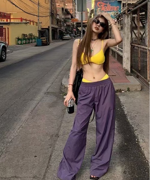 FREE STYLISTS(フリー スタイリスト)の「Y2K スポーティ&センシュアル キャミソールスイムウェア 〔3点SET 〕(水着・レディース・ブラック/パープル・FREE)」の17枚目の写真