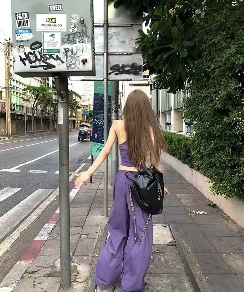 FREE STYLISTS(フリー スタイリスト)の「Y2K スポーティ&センシュアル キャミソールスイムウェア 〔3点SET 〕(水着・レディース・ブラック/パープル・FREE)」の19枚目の写真