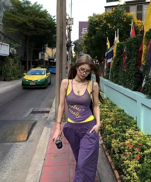 FREE STYLISTS(フリー スタイリスト)の「Y2K スポーティ&センシュアル キャミソールスイムウェア 〔3点SET 〕(水着・レディース・ブラック/パープル・FREE)」の20枚目の写真