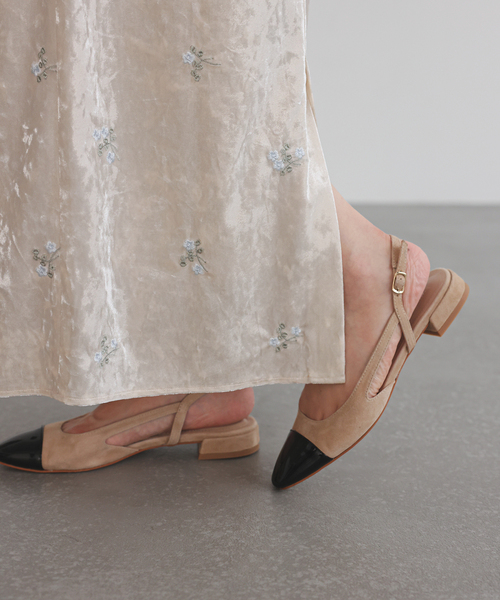 SLOBE IENA(スローブイエナ)の「SLOBE パテントバックスリングパンプス(パンプス・レディース・ベージュ/ブラウン・22.5cm/23cm/23.5cm/24cm/24.5cm)」の1枚目の写真