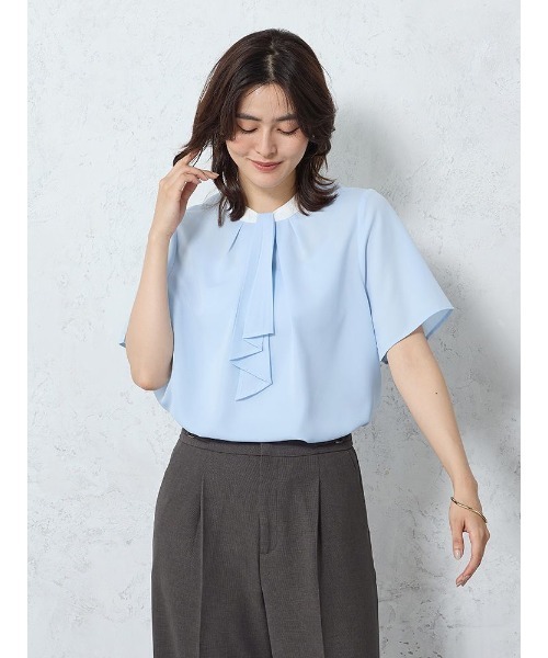 Perfect Suit FActory(パーフェクトスーツファクトリー)の「プリーツボウタイブラウス オフホワイト/サックス/ベージュ(Tシャツ/カットソー・レディース・ベージュ/サックスブルー/オフホワイト・M/L/S)」の3枚目の写真