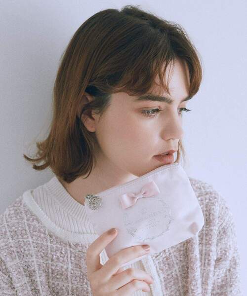 Maison de FLEUR(メゾンドフルール)の「サテンリボンティッシュケース(ポーチ・レディース・ライトブルー/ライトピンク/ブラック/ピンク・FREE)」の3枚目の写真