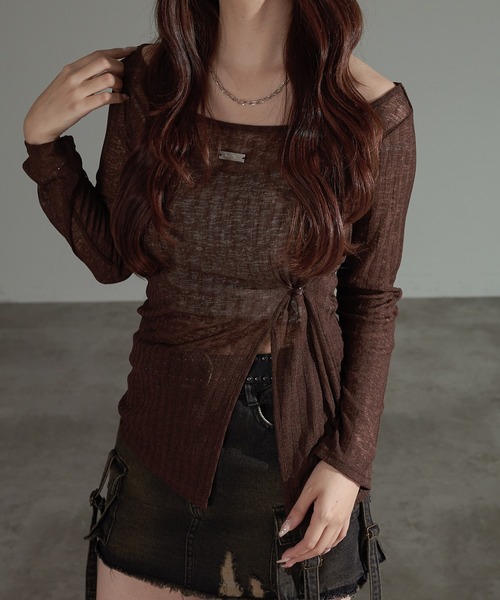 apres jour mignon（アプレジュールミニョン）の「スリット入りワンショルトップス【ZOZOTOWN限定アイテム】（Tシャツ/カットソー・レディース・オフホワイト/チャコールグレー/ブラウン系その他/ブラック・フリー/X-LARGE）」の11枚目の写真