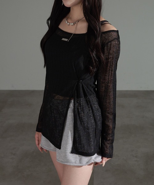 apres jour mignon（アプレジュールミニョン）の「スリット入りワンショルトップス【ZOZOTOWN限定アイテム】（Tシャツ/カットソー・レディース・オフホワイト/チャコールグレー/ブラウン系その他/ブラック・フリー/X-LARGE）」の7枚目の写真