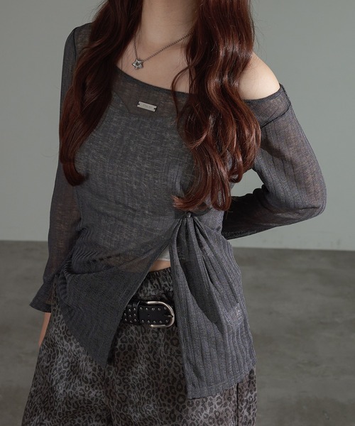 apres jour mignon（アプレジュールミニョン）の「スリット入りワンショルトップス【ZOZOTOWN限定アイテム】（Tシャツ/カットソー・レディース・オフホワイト/チャコールグレー/ブラウン系その他/ブラック・フリー/X-LARGE）」の9枚目の写真